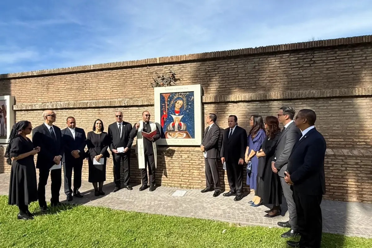 Abinader pide orar por la salud del papa León XIV