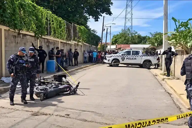 Adolescente y joven de 21 años se entregan por muerte de sargento en La Canela Adolescente y joven de 21 años se entregan por muerte de sargento en La Canela