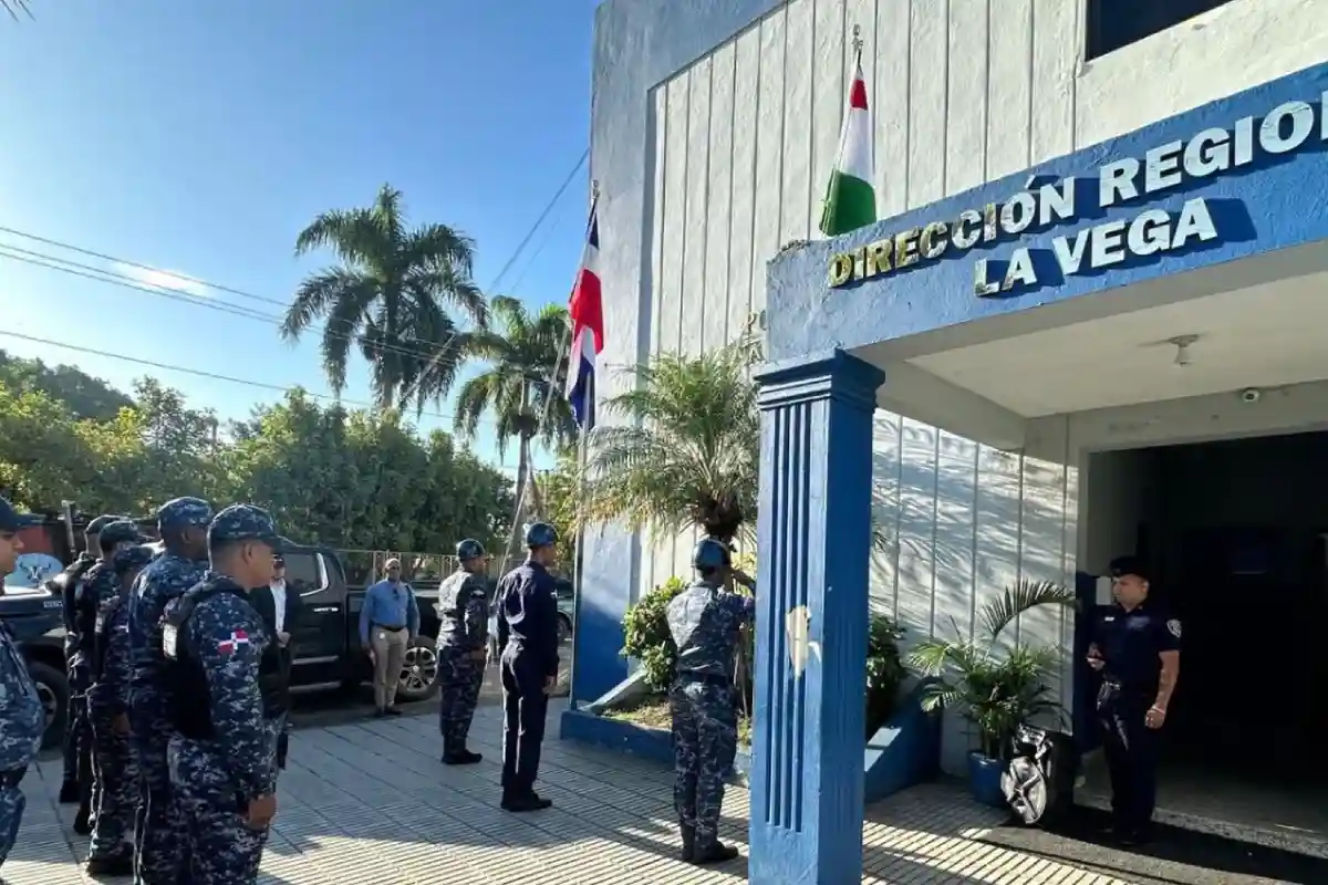 Dos hombres se entregan por homicidio en La Vega policia la vega