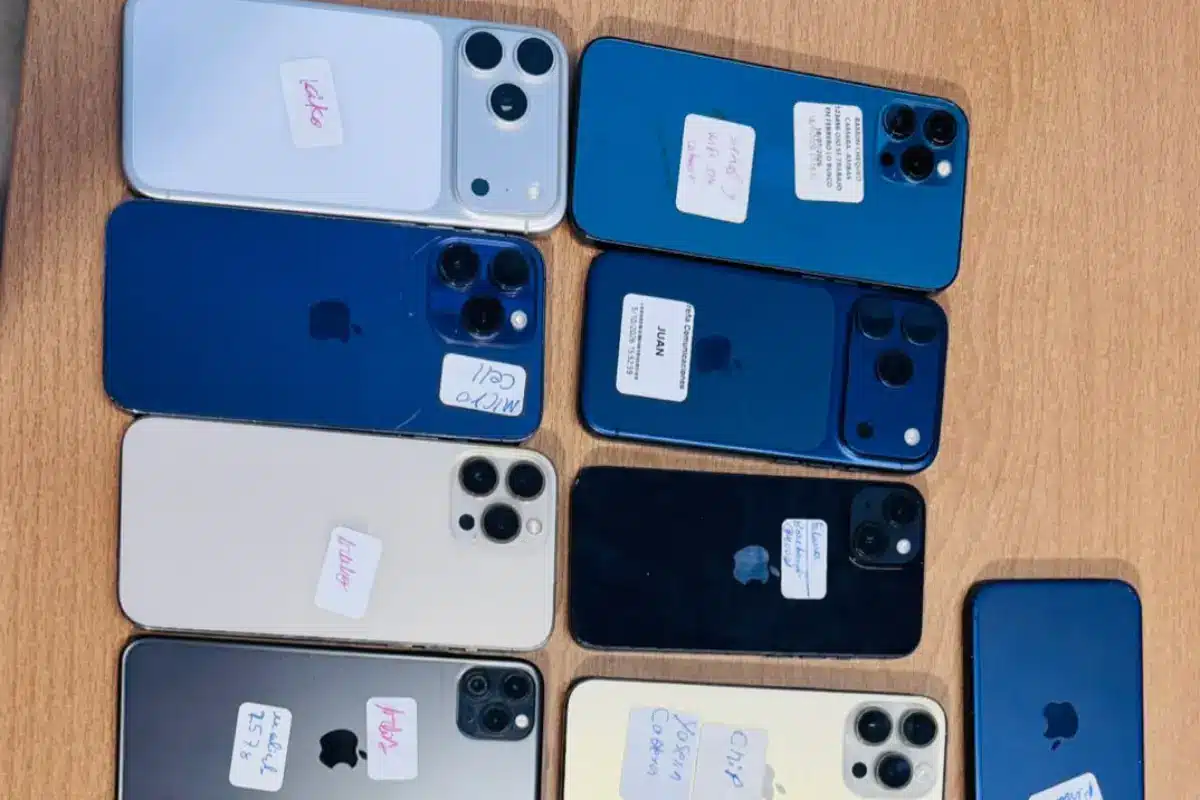 Policía ocupa 18 celulares para verificar en Tamboril Policía ocupa 18 celulares para verificar en Tamboril